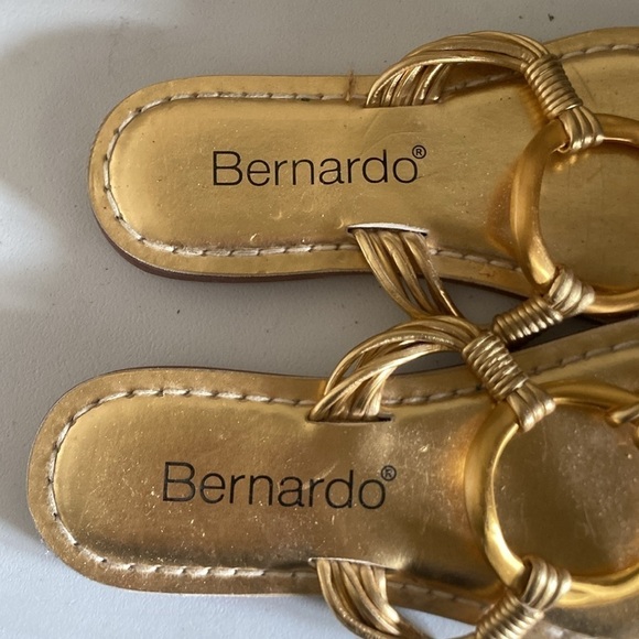 Bernardo Leather gold ring thong sz 6 - Picture 3 of 5